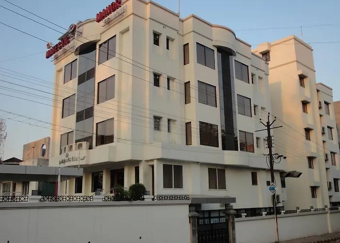 The Majestic Manor Hotel Khapri